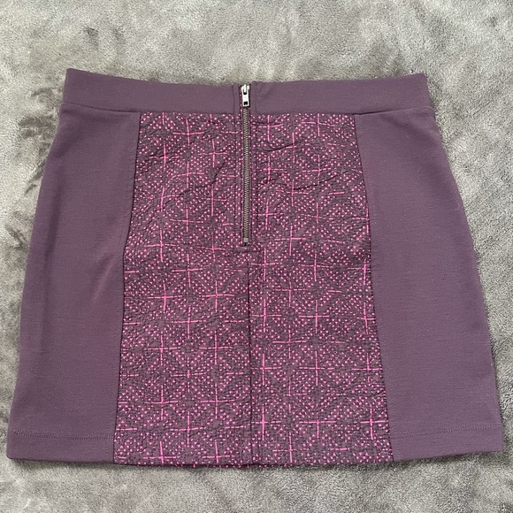 AE - Purple/Pink Skirt - Picture 2 of 4